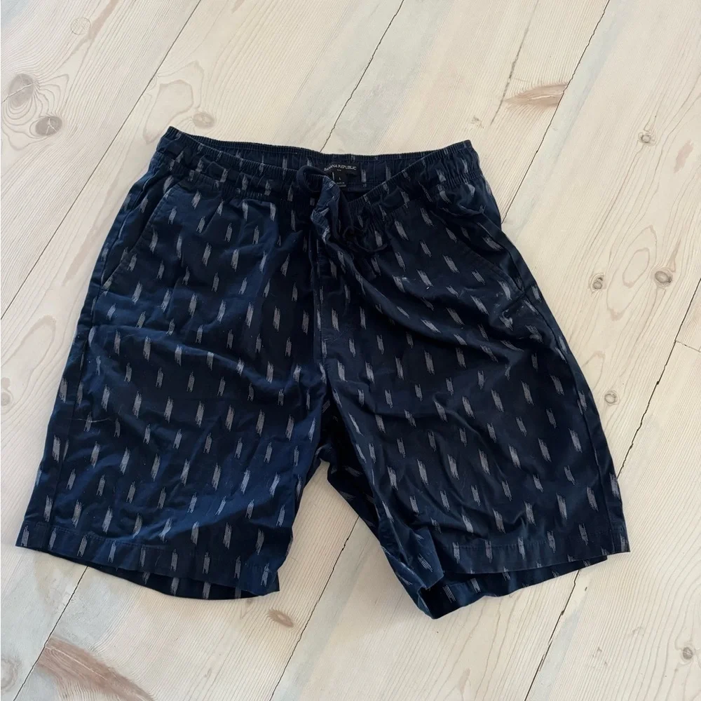 Banana Republic Men's Navy-Print Shorts